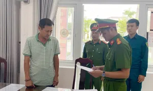 Cựu phó giám đốc ngân hàng bị bắt sau nhiều năm bỏ trốn